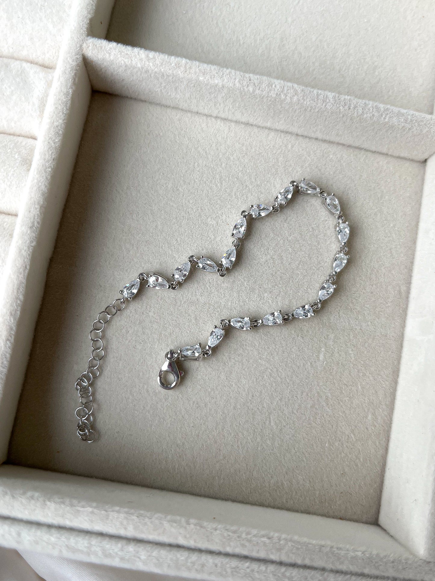 Silver Teardrop Bracelet