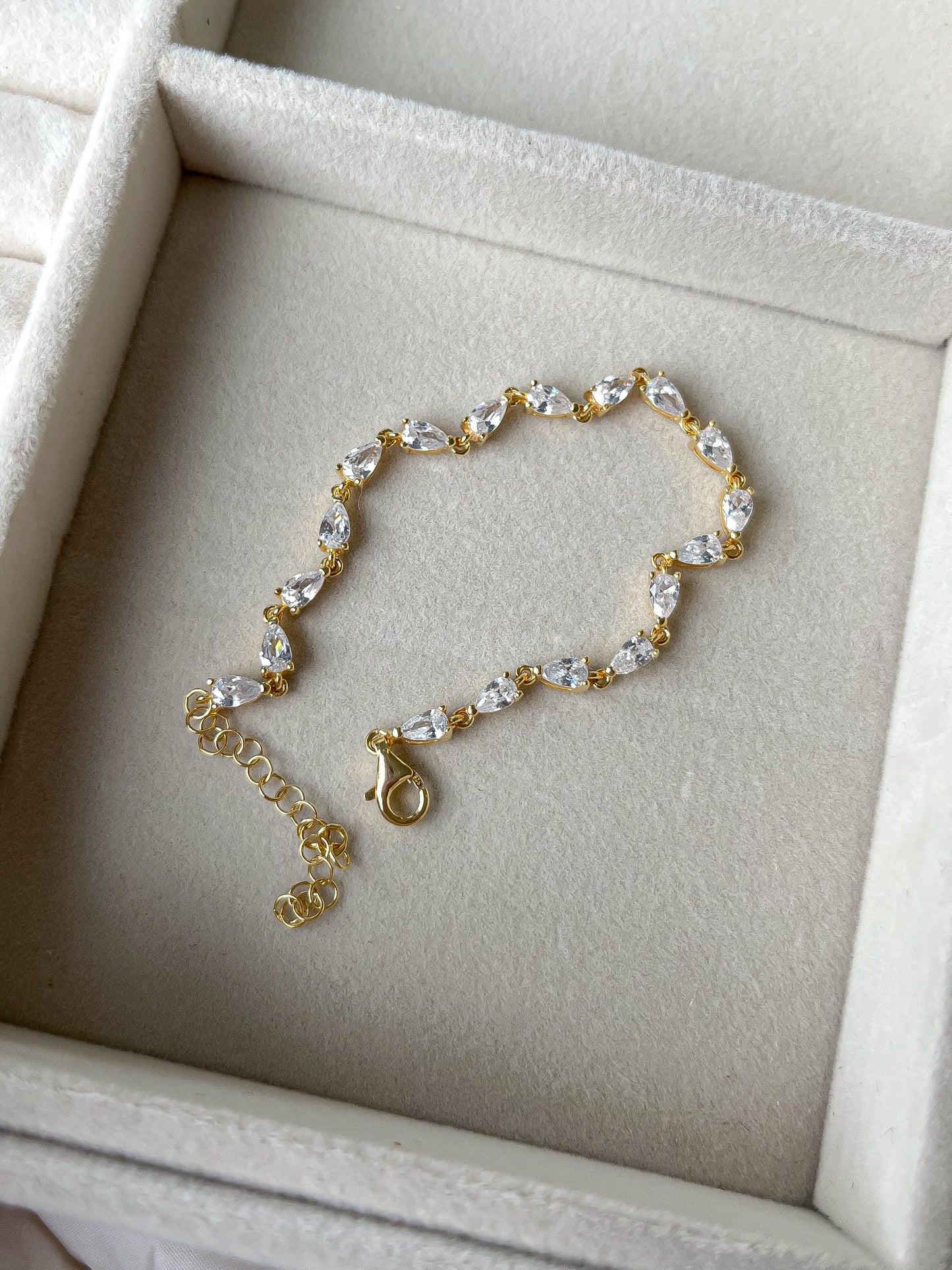 Gold Teardrop Bracelet